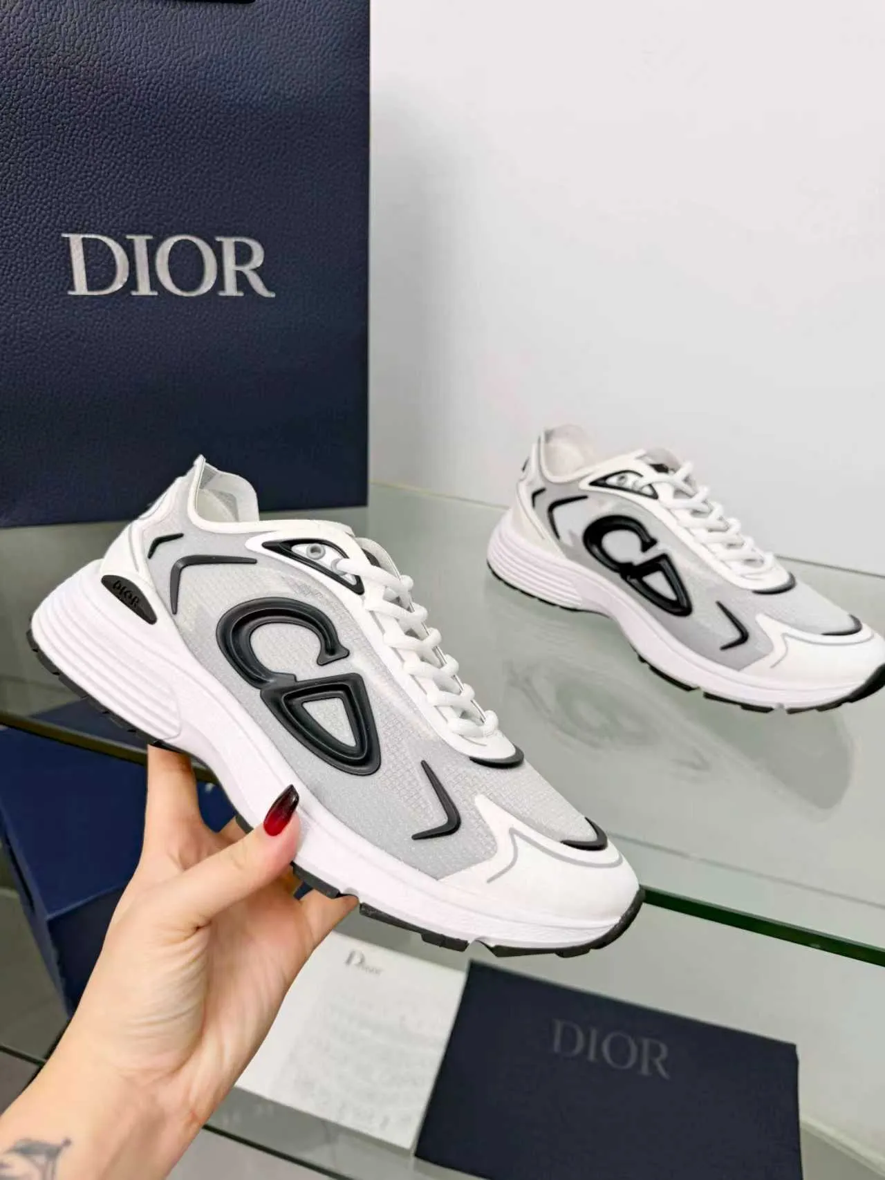 Men's men's shoes P560! DIOR#B30 COUNTDOWN TECH shoes 1. Inspired by lighter running shoes this season 2. Made of multi-layer transparent nylon upper, full of futuristic feel 3. CD30 rubber logo on the tongue/heel to highlight the brand style 4. Equipped with ultra-light foam midsole for the ultimate comfortable wearing experience 5. The entire series uses WELDED (seamless bonding) technology to ensure durability and lightness 6. Full-size dopamine color matching, perfect choice for couples shoes😜